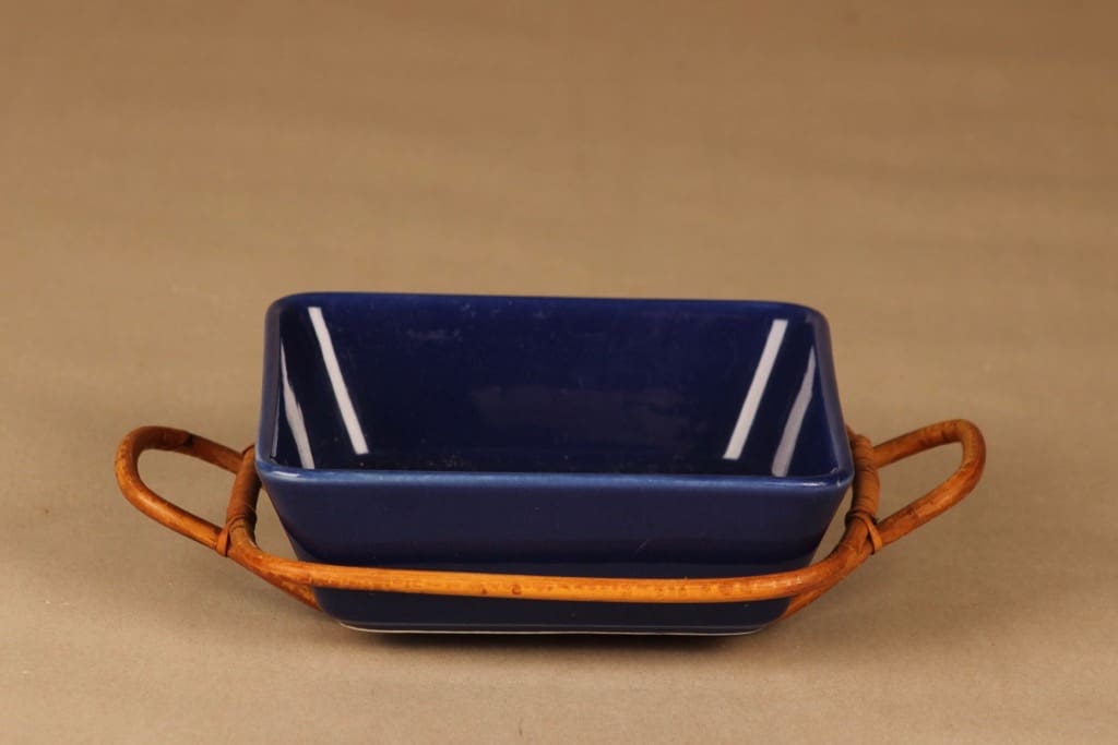 Arabia Kilta kulho, rottinkitelineessä, suunnittelija Kaj Franck, rottinkitelineessä