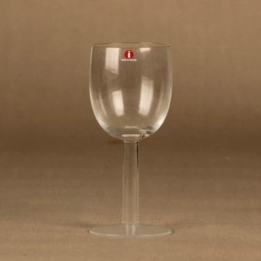Iittala Marcel wine glass designer Timo Sarpaneva