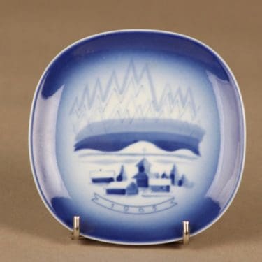 Arabia seinälautanen, 1965, suunnittelija Svea Granlund, 1965, vuosilautanen