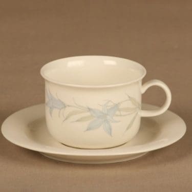 Arabia Sinikello teekuppi, valkoinen, sininen, suunnittelija Esteri Tomula, serikuva, kukka