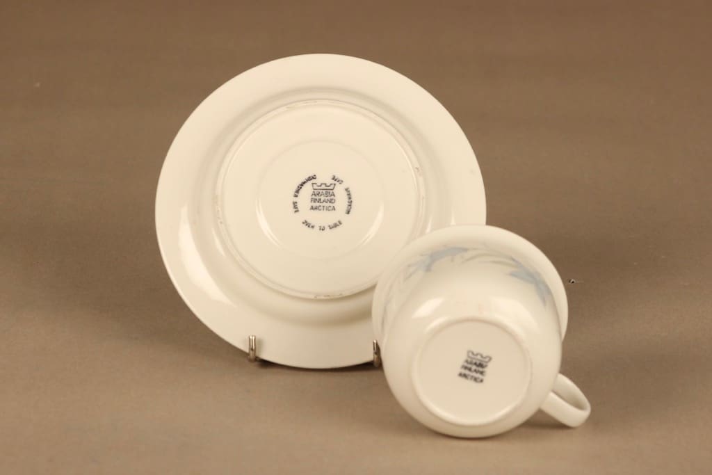 Arabia Sinikello teekuppi, valkoinen, sininen, suunnittelija Esteri Tomula, serikuva, kukka kuva 3