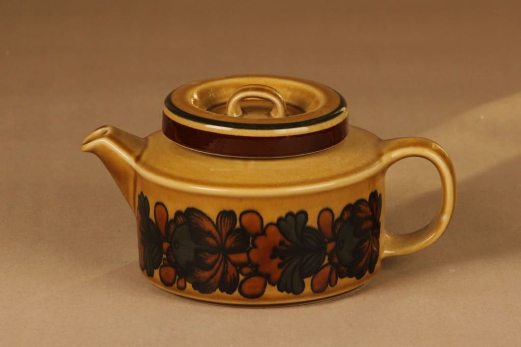 Arabia Otso tea pot with tea strainer designer Raija Uosikkinen