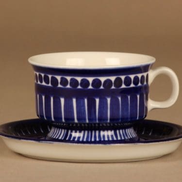 Arabia Valencia teekuppi, käsinmaalattu, suunnittelija Ulla Procope, käsinmaalattu, 2,25 dl, signeerattu