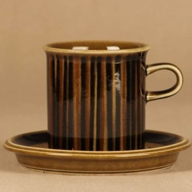 Arabia Kosmos kaakaomuki, ruskea, suunnittelija Gunvor Olin-Grönqvist, puhalluskoriste