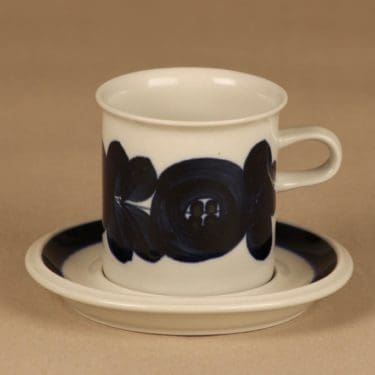 Arabia Anemone kaakaomuki, käsinmaalattu, suunnittelija Ulla Procope, käsinmaalattu, signeerattu