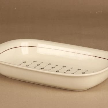 Arabia Kartano uunivuoka, musta, valkoinen, suunnittelija Esteri Tomula,