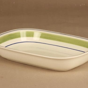 Arabia Pirtti uunivuoka, raitakoriste, suunnittelija Raija Uosikkinen, raitakoriste