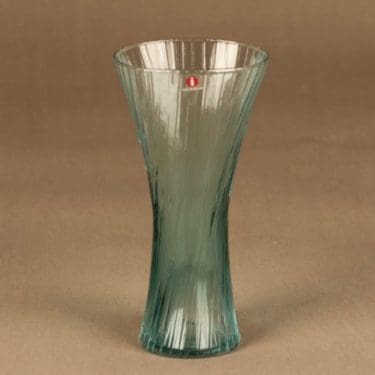 Iittala Vilja maljakko, vaaleanvihreä, suunnittelija Oiva Toikka,