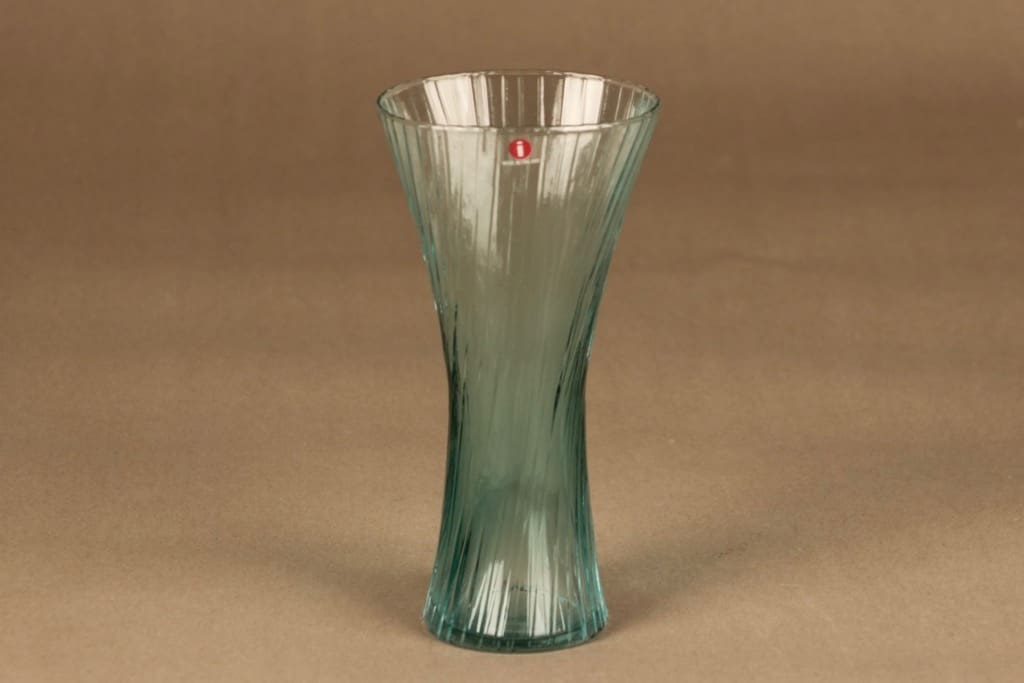 Iittala Vilja maljakko, vaaleanvihreä, suunnittelija Oiva Toikka,