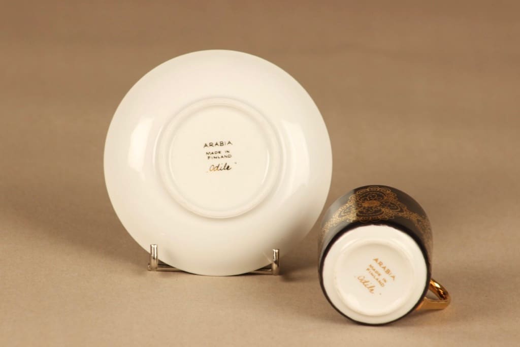 Arabia Odile mokkakuppi, musta, kulta, suunnittelija Esteri Tomula, kuva 3