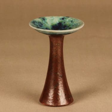 Arabia kynttilänjalka, käsinmaalattu, suunnittelija Liisa Hallamaa, käsinmaalattu, signeerattu, valulasite