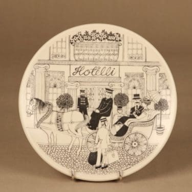 Arabia seinälautanen, Piccolo, suunnittelija Raija Uosikkinen, Piccolo, tilaustyö