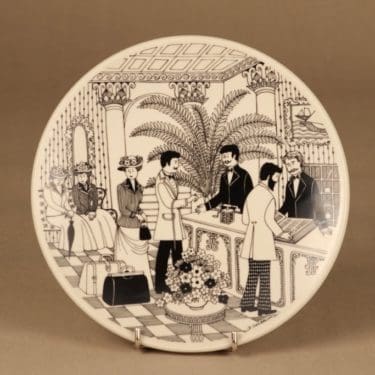 Arabia seinälautanen, Portieeri, suunnittelija Raija Uosikkinen, Portieeri, tilaustyö