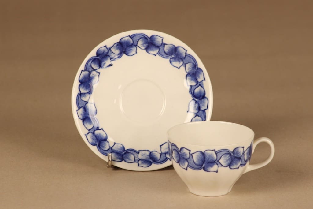 Arabia Rinki kahvikuppi ja lautaset (2), sininen, valkoinen, suunnittelija Esteri Tomula, kuva 3