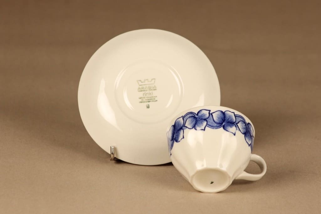 Arabia Rinki kahvikuppi ja lautaset (2), sininen, valkoinen, suunnittelija Esteri Tomula, kuva 4