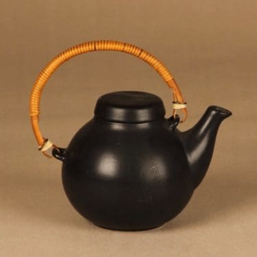 Arabia GA 1 teekaadin, rottinkikahvalla, suunnittelija Ulla Procope, rottinkikahvalla, 0,7 l