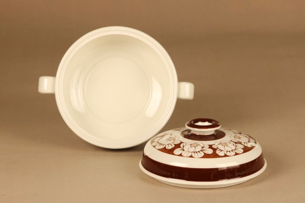 Arabia Katrilli bowl with lid designer Esteri Tomula 2