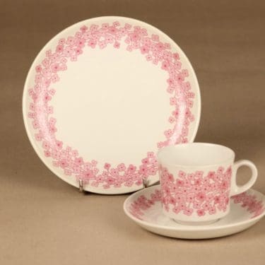 Arabia Leena kahvikuppi suunnittelija Raija Uosikkinen