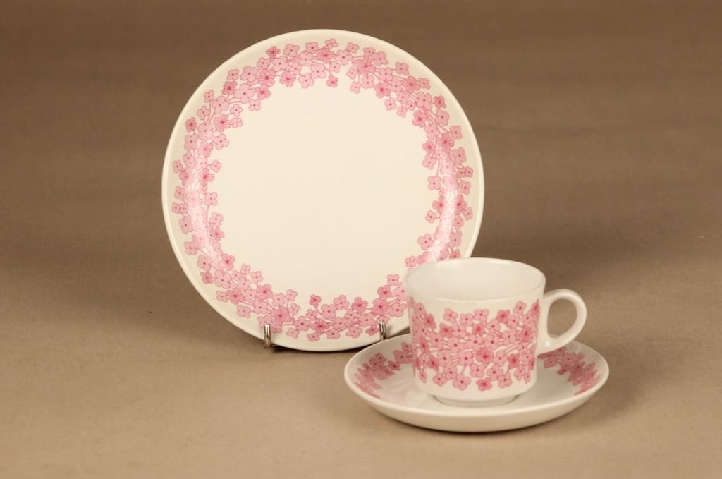 Arabia Leena kahvikuppi suunnittelija Raija Uosikkinen