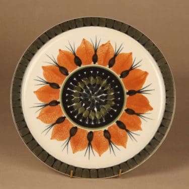 Arabia koristelautanen, käsinmaalattu, suunnittelija Gunnel Sallmen, käsinmaalattu, kukka, signeerattu