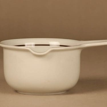 Arabia Fennica kastikekaadin, raitakoriste, suunnittelija Raija Uosikkinen, raitakoriste