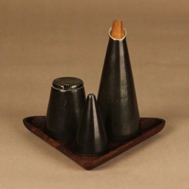 Arabia AH/a mausteikko, musta, suunnittelija Annikki Hovisaari,