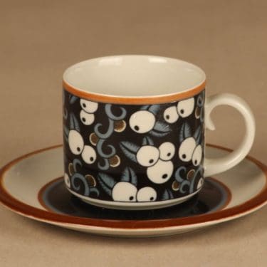 Arabia Taika kahvikuppi, sininen, ruskea, valkoinen, suunnittelija Inkeri Seppälä, marja, mustikka