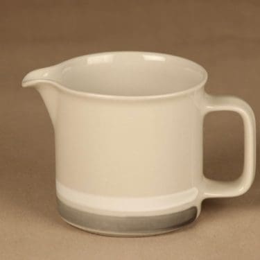 Arabia Salla kaadin, 0,5 l, suunnittelija Raija Uosikkinen, 0,5 l, raitakoriste