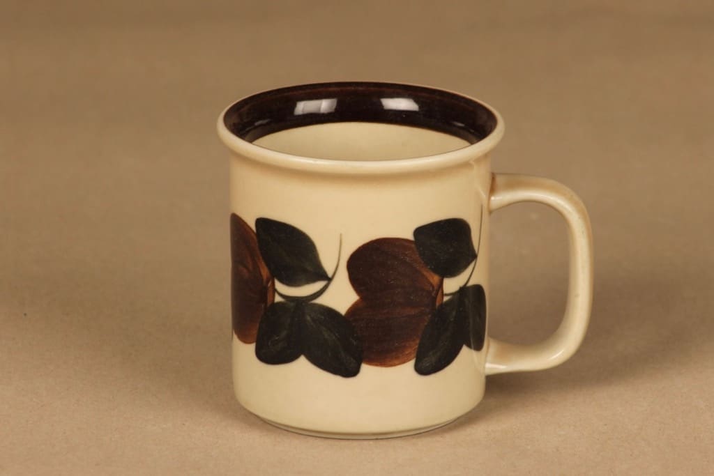 Arabia Ruija muki, käsinmaalattu, suunnittelija Raija Uosikkinen, käsinmaalattu, kukka