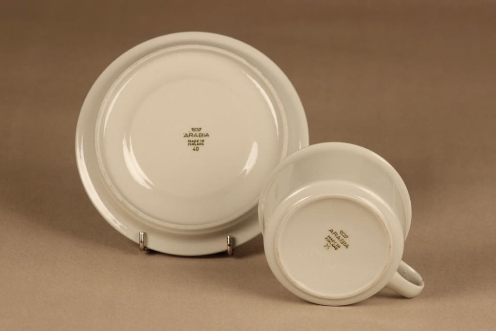 Arabia Oliivi teekuppi, raitakoriste, suunnittelija Olga Osol, raitakoriste kuva 3