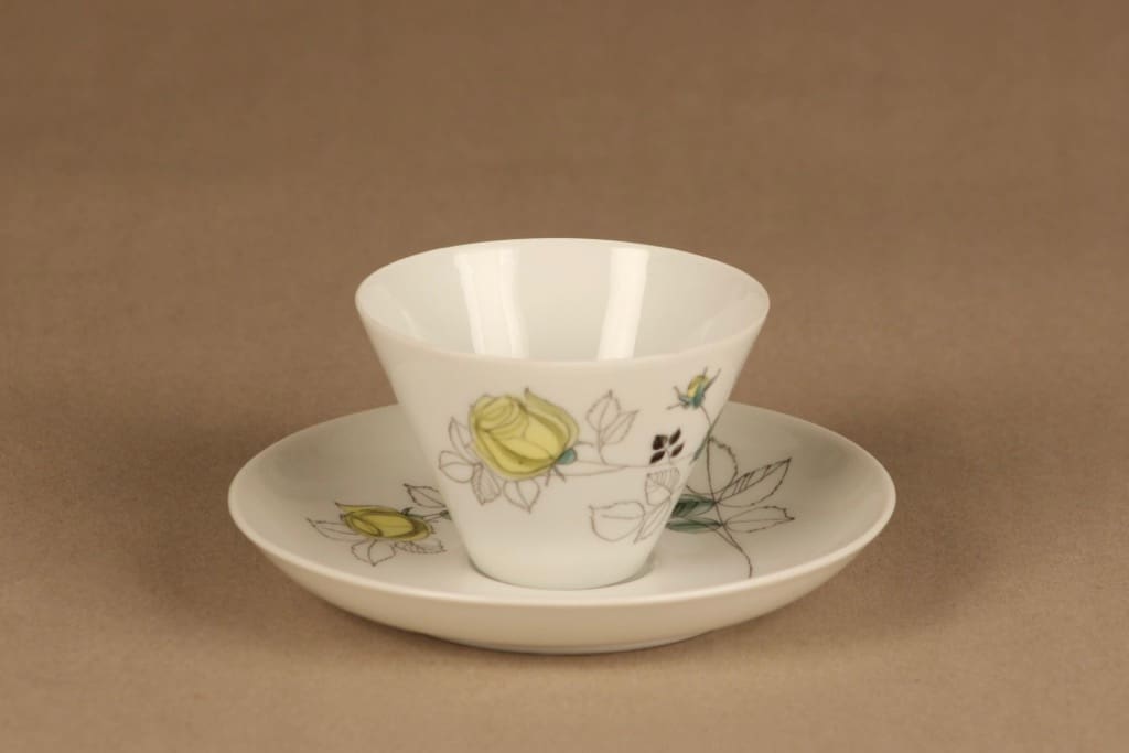 Arabia Julia kahvikuppi ja lautaset (2), käsinmaalattu, 6 kpl, suunnittelija Hilkka-Liisa Ahola, käsinmaalattu, kukka, ruusu, lehti kuva 3