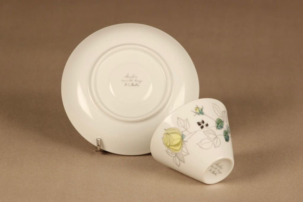 Arabia Julia kahvikuppi ja lautaset (2), käsinmaalattu, 6 kpl, suunnittelija Hilkka-Liisa Ahola, käsinmaalattu, kukka, ruusu, lehti kuva 5