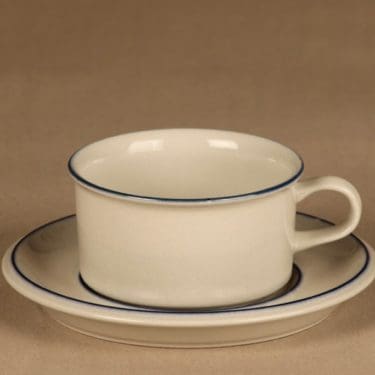 Arabia Saimaa teekuppi, raitakoriste, suunnittelija Richard Lindh, raitakoriste