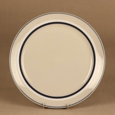 Arabia Ahti lautanen, raitakoriste, suunnittelija Raija Uosikkinen, raitakoriste