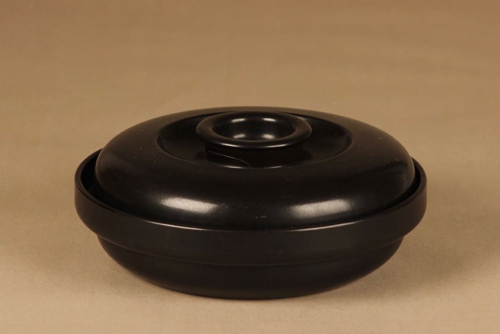 Arabia Kokki uunivuoka, kannelllinen, suunnittelija Tapio Yli-Viikari, kannelllinen