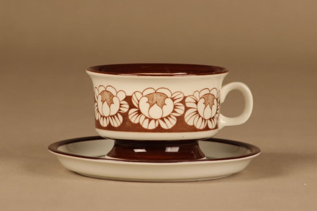 Arabia Katrilli teekuppi ja lautaset(2), ruskea, suunnittelija Esteri Tomula, kuva 2