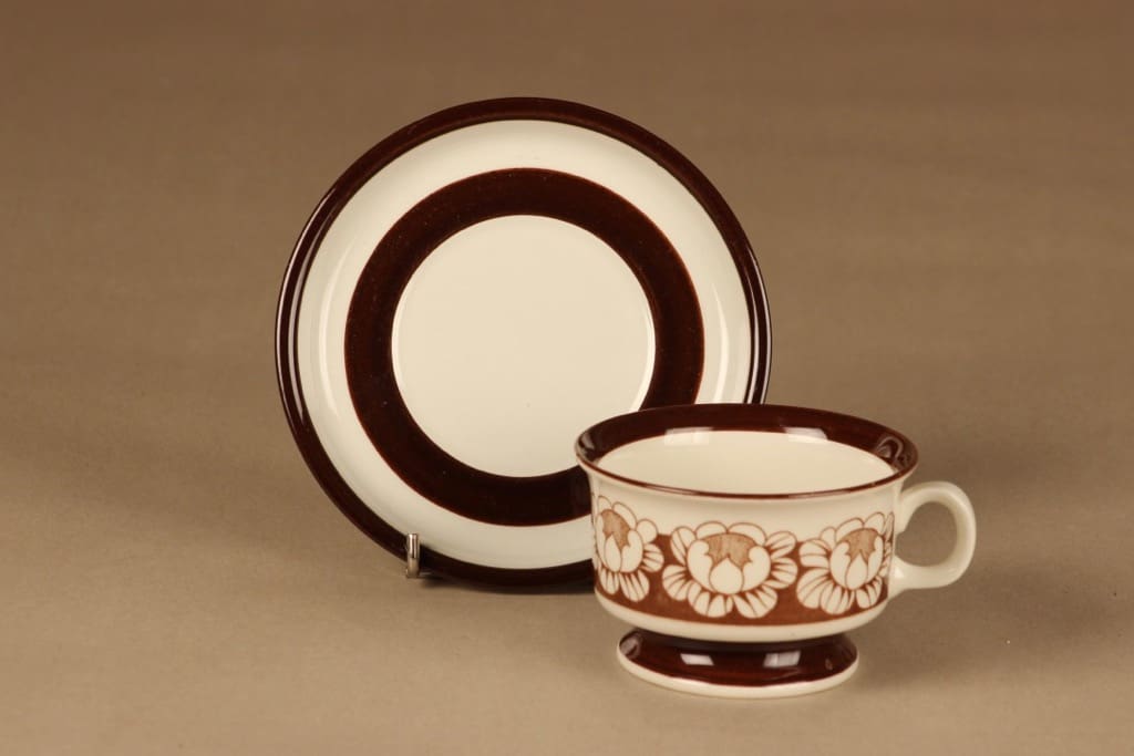 Arabia Katrilli teekuppi ja lautaset(2), ruskea, suunnittelija Esteri Tomula, kuva 3
