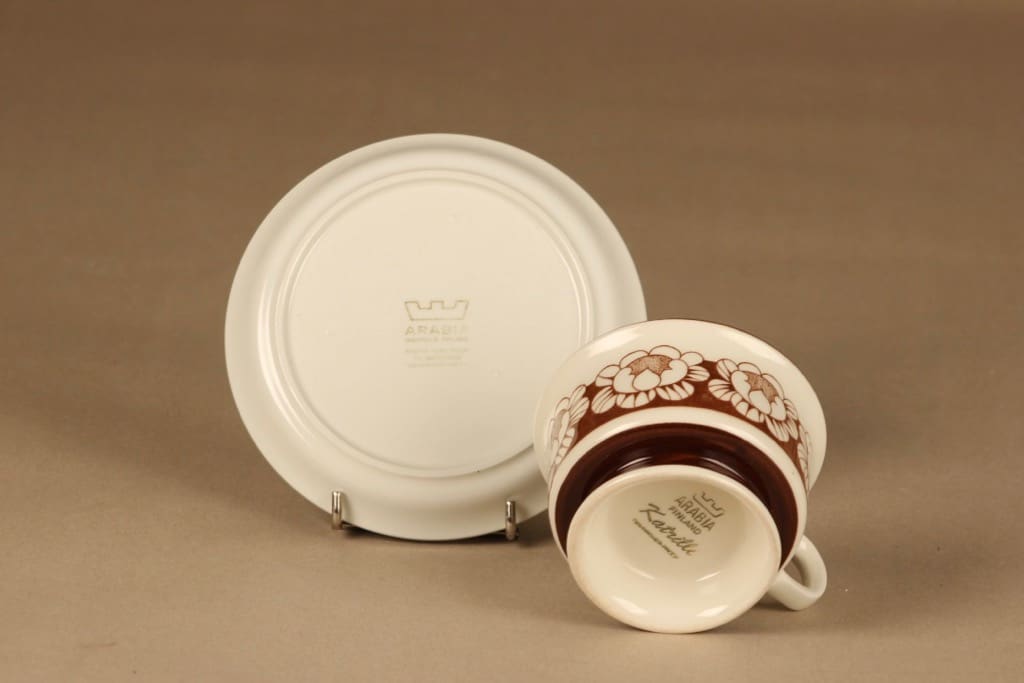 Arabia Katrilli teekuppi ja lautaset(2), ruskea, suunnittelija Esteri Tomula, kuva 4