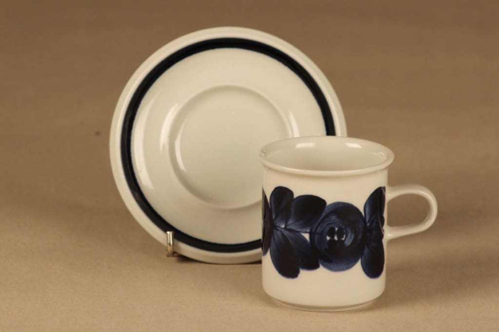Arabia Anemone coffee cup and plates (2), hand-painted designer Ulla Procope 3