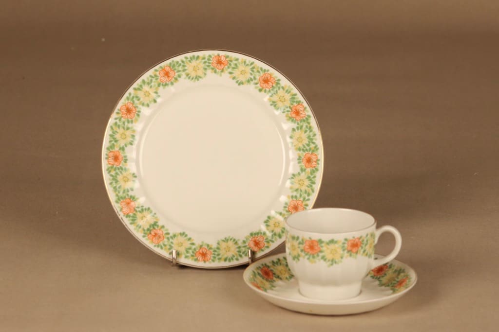 Arabia Muisto kahvikuppi ja lautaset(2), keltainen, oranssi, suunnittelija tuntematon, kukka, retro