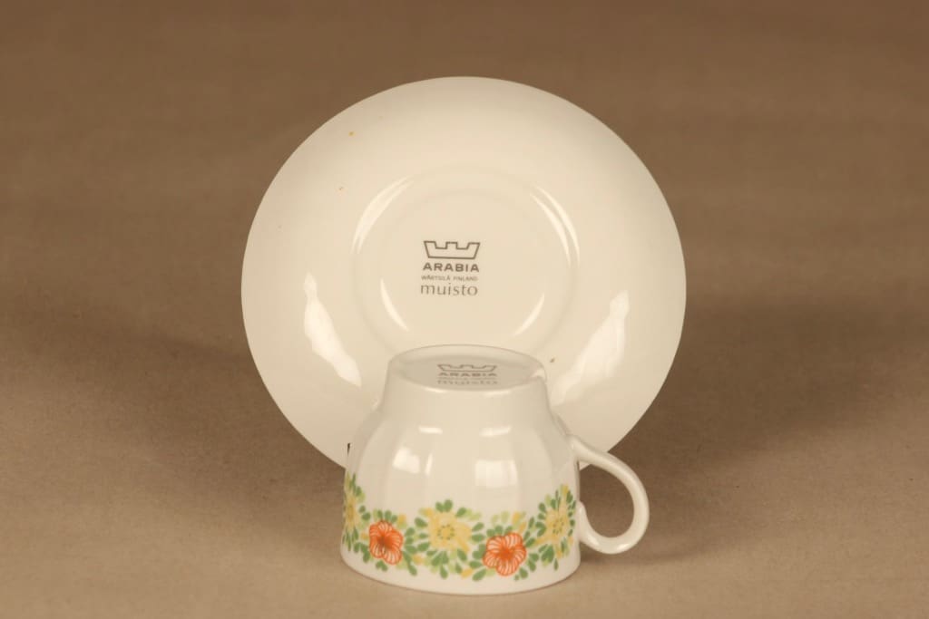 Arabia Muisto kahvikuppi ja lautaset(2), keltainen, oranssi, suunnittelija tuntematon, kukka, retro kuva 4
