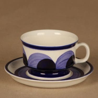 Arabia Paju mokkakuppi, käsinmaalattu, suunnittelija Anja Jaatinen-Winquist, käsinmaalattu, signeerattu