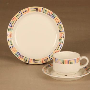 Arabia Bon Apetit kahvikuppi ja lautaset (2), monivärinen, suunnittelija Heikki Orvola, piste