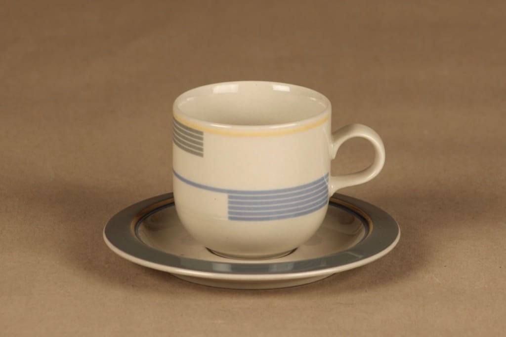 Arabia KR kahvikuppi, 15 cl, suunnittelija Kati Tuominen-Niittylä, 15 cl, raita, moderni