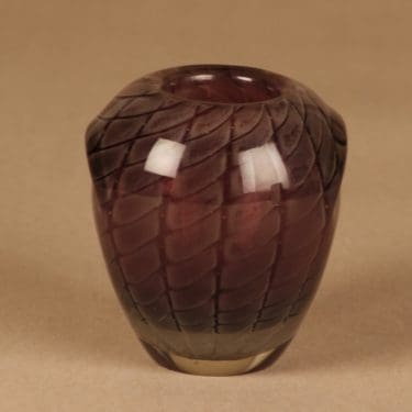 Kumela maljakko, lila, suunnittelija Armando Jacobino,