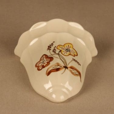 Arabia seinäruukku, käsinmaalattu, suunnittelija , käsinmaalattu, kukka, signeerattu