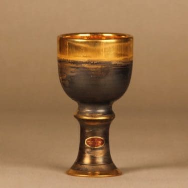 Savitorppa pikari, signeerattu, suunnittelija Erkki Stenius, signeerattu, käsindreijattu, kullattu