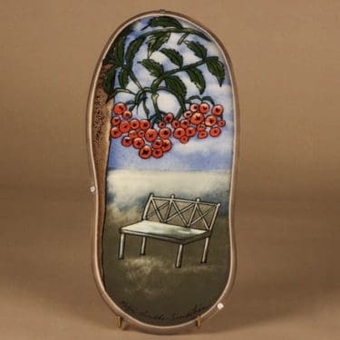 Arabia HLS seinälaatta, Talvi tulee, suunnittelija Heljä Liukko-Sundström, Talvi tulee, pihlaja, talvi