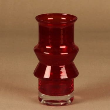Riihimäen lasi Tuulikki maljakko, rubiininpunainen, suunnittelija Tamara Aladin,