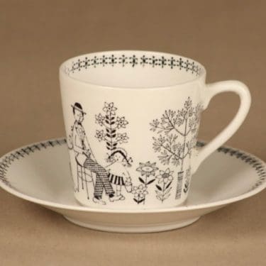 Arabia Emilia kahvikuppi, musta, valkoinen, suunnittelija Raija Uosikkinen,